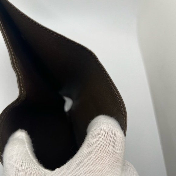 GUC Louis Vuitton Brown Taiga Bifold Wallet - Picture 8 of 8